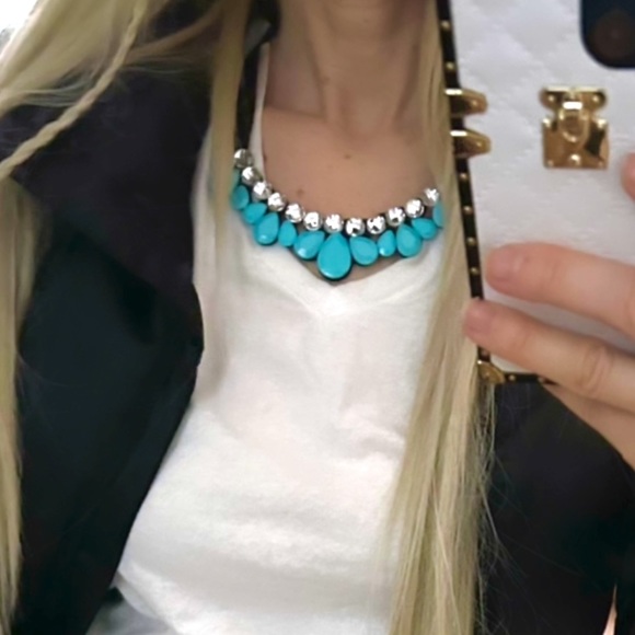 Ribbon Rhinestones and Beaded Necklace in Aqua color - Picture 5 of 6